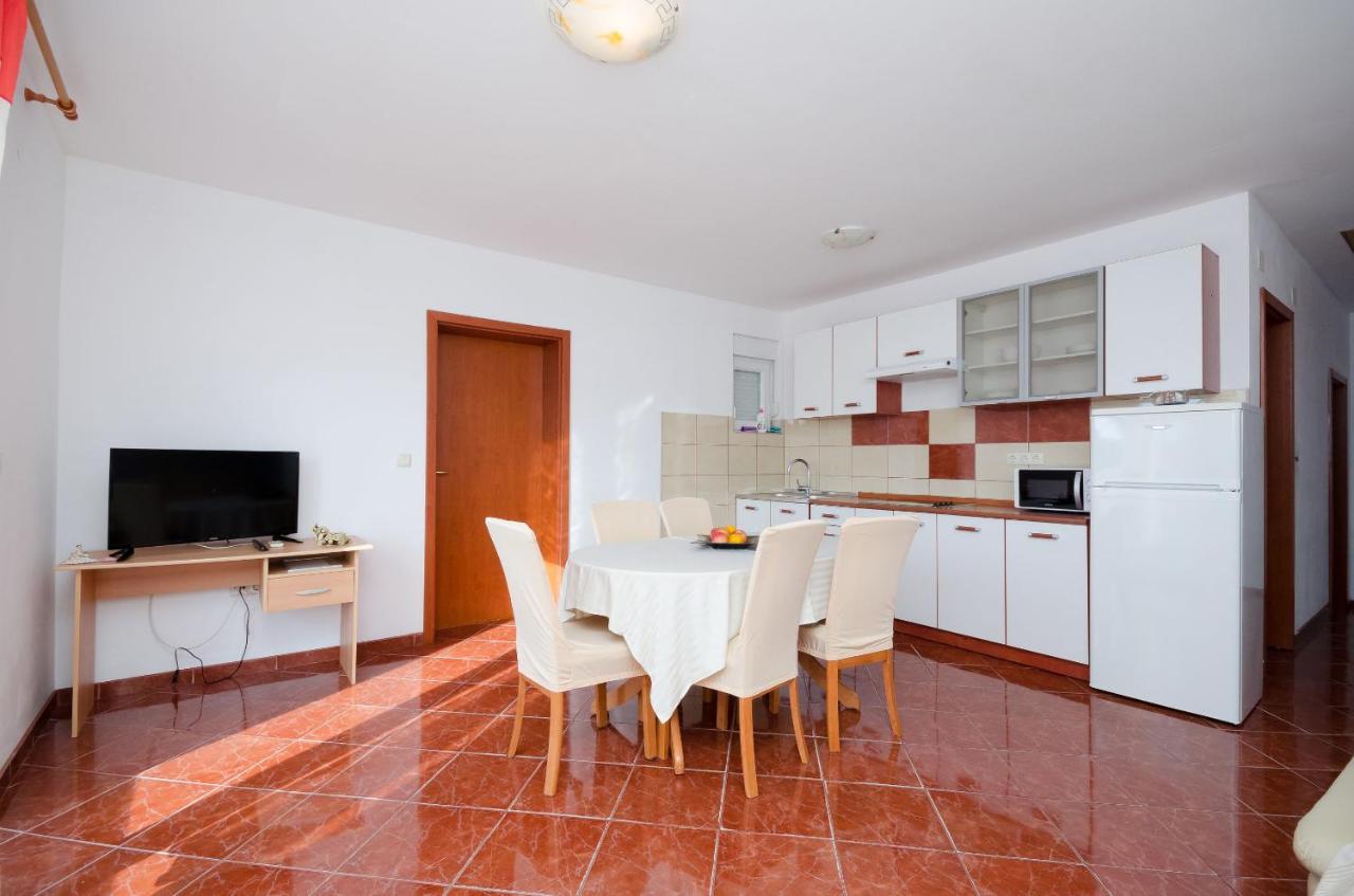Apartments Pela Lopar Ngoại thất bức ảnh