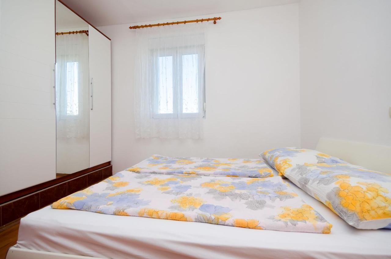 Apartments Pela Lopar Ngoại thất bức ảnh