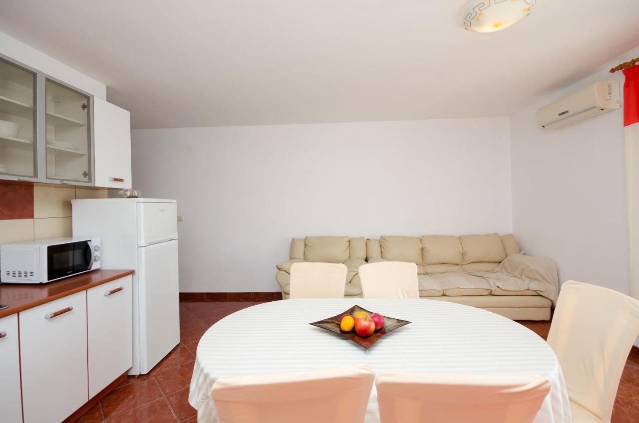 Apartments Pela Lopar Ngoại thất bức ảnh