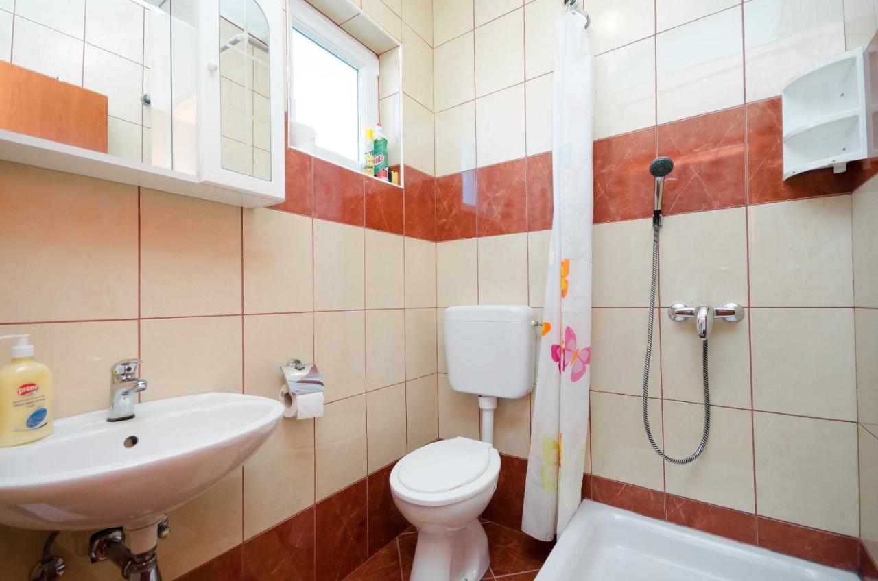 Apartments Pela Lopar Ngoại thất bức ảnh