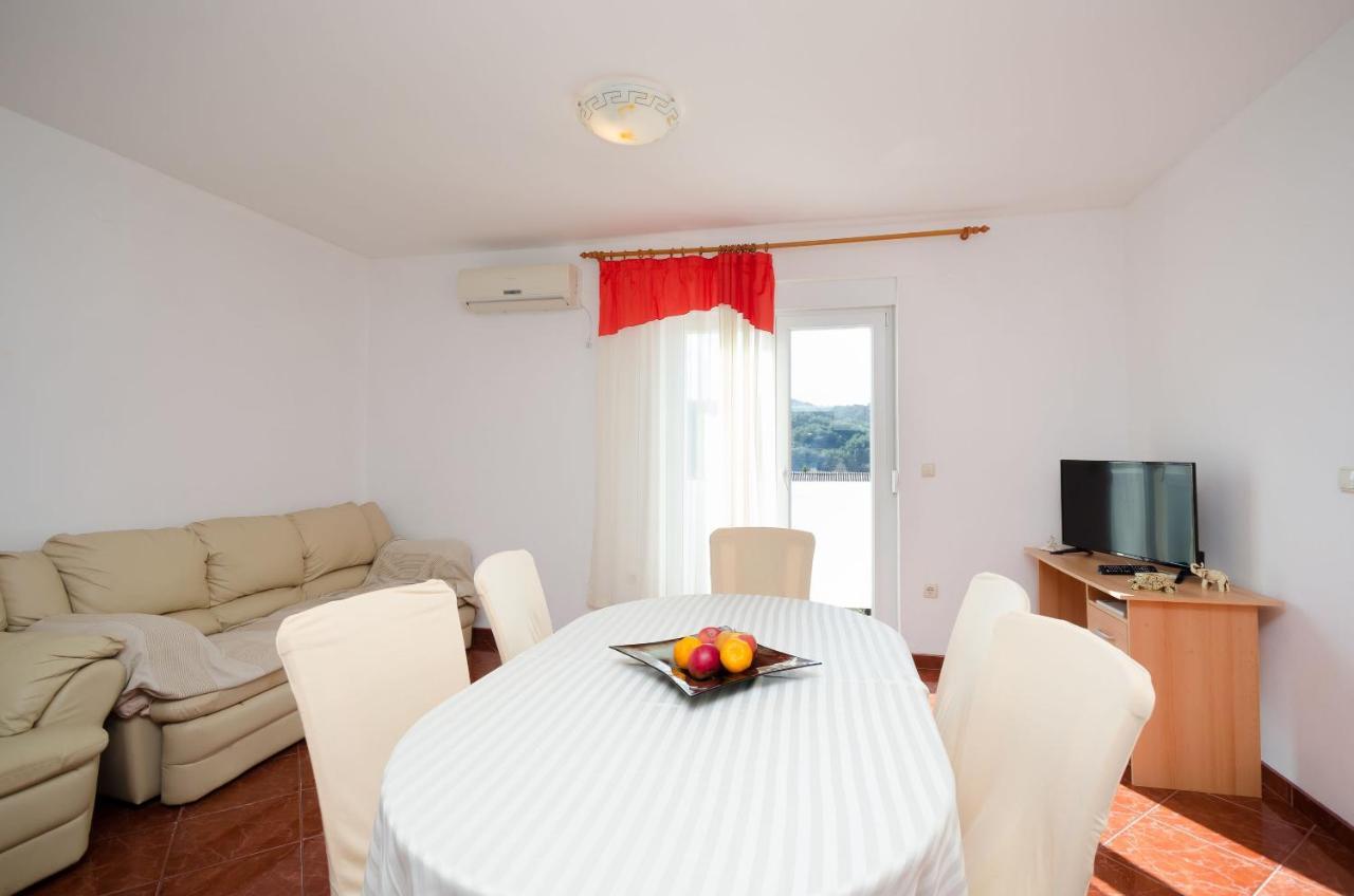 Apartments Pela Lopar Ngoại thất bức ảnh