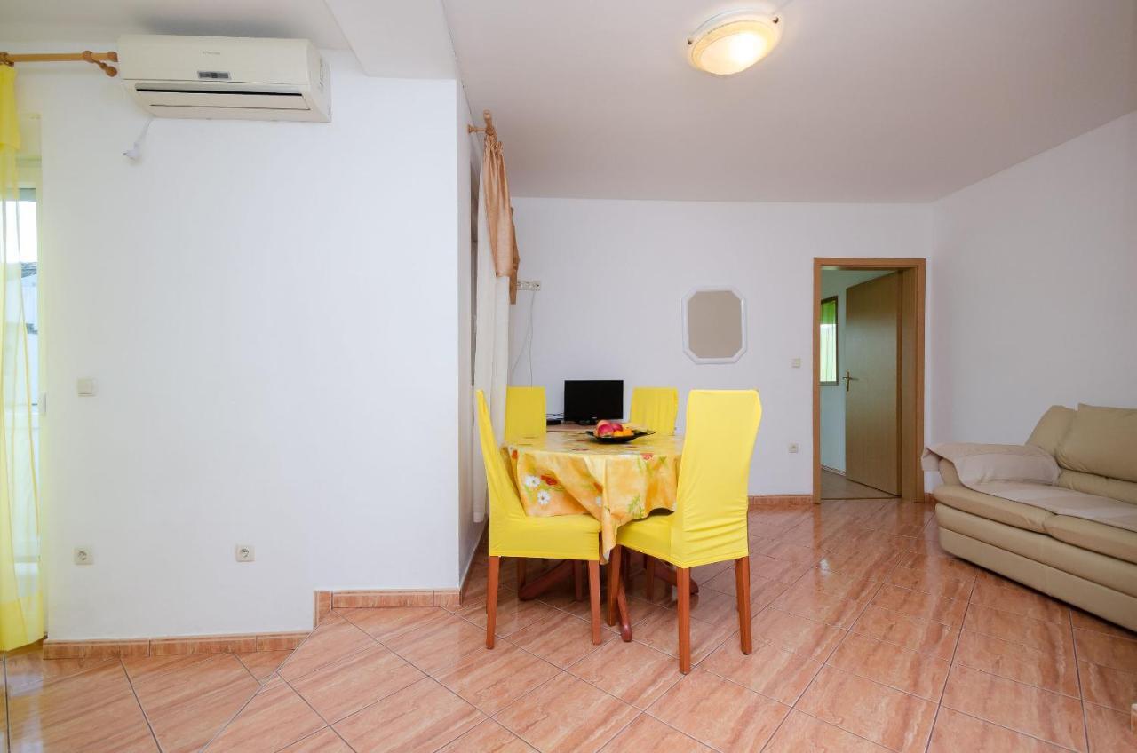 Apartments Pela Lopar Ngoại thất bức ảnh