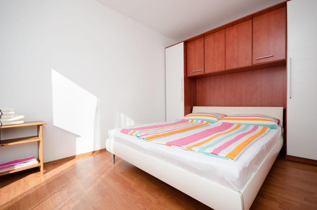 Apartments Pela Lopar Ngoại thất bức ảnh
