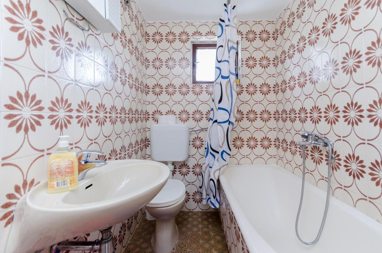 Apartments Pela Lopar Ngoại thất bức ảnh
